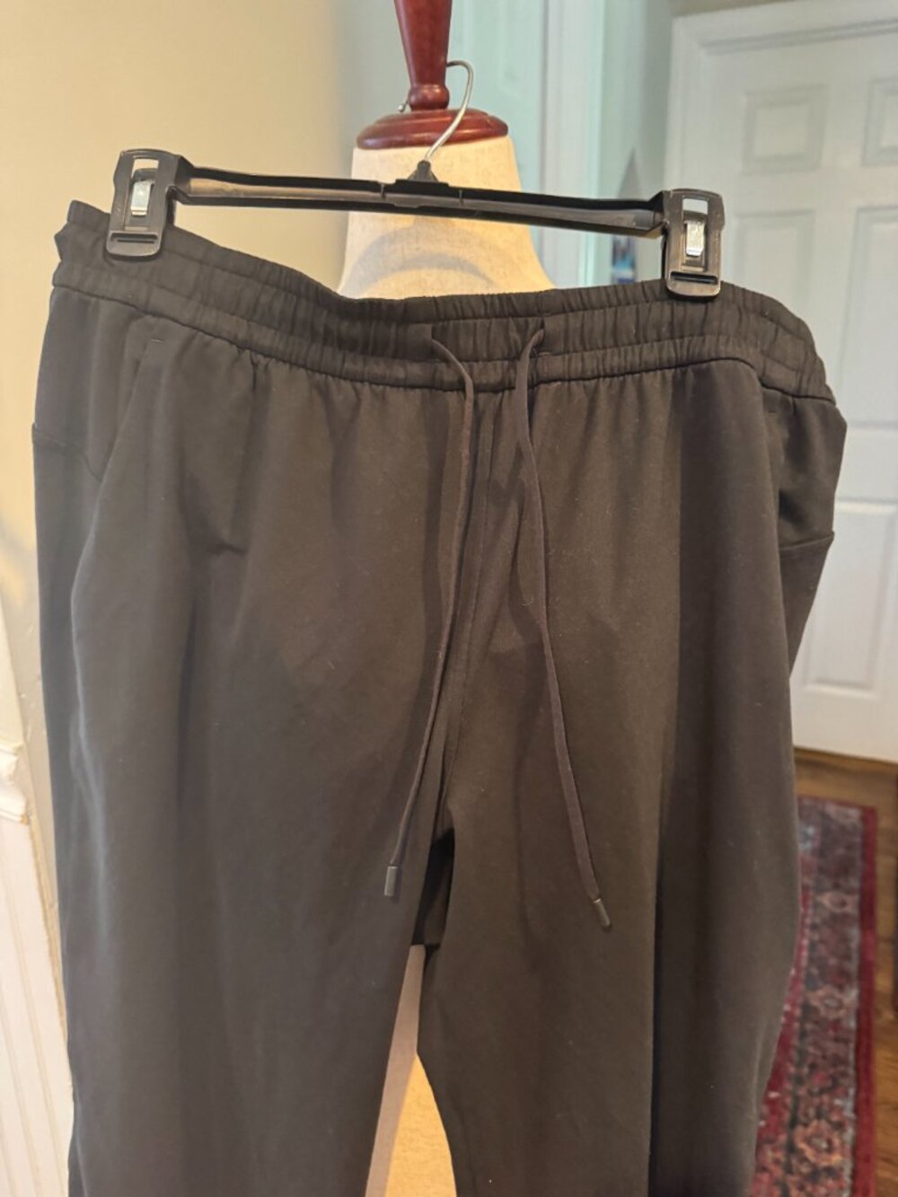 Lululemon Soft-jersey Straight leg mid rise pant in black size 12 short - Picture 4 of 6